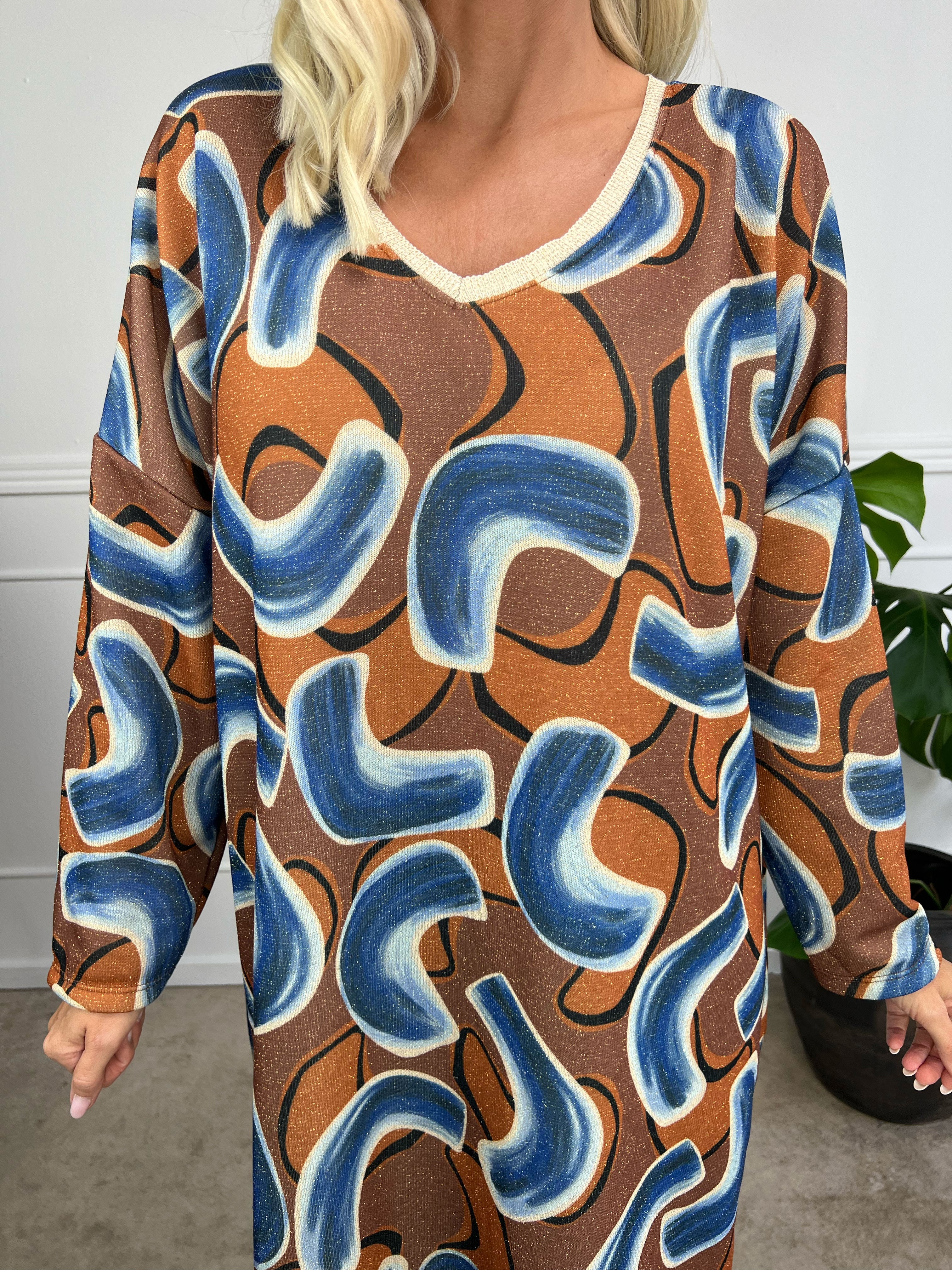 Astria - Mønstret kjole med små glimmertråde